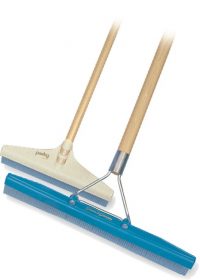 18" Grandi carpet rake with handle