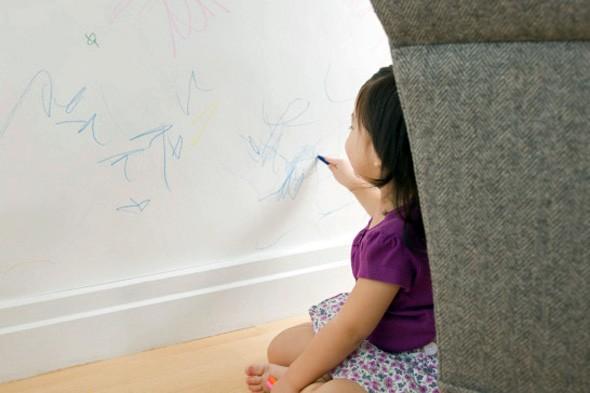 KIDS MESS CRAYON ON WALLS 