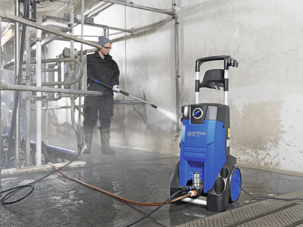 NILFISK PRESSURE WASHER